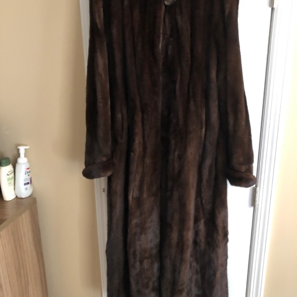Full length mahogany mink coat - Picture 3 of 4